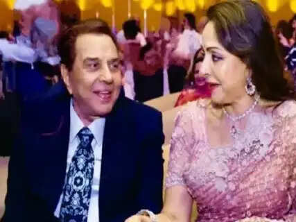 "Family First": Hema Malini Breaks Silence 8 Months After Dharmendra’s Passing, Reveals His Touching Last Wish