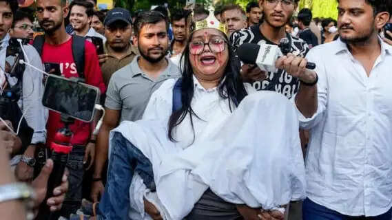 Stay Away from Jantar Mantar! Delhi University Issues Safety Advisory to Students Amid NEET-UG Protests