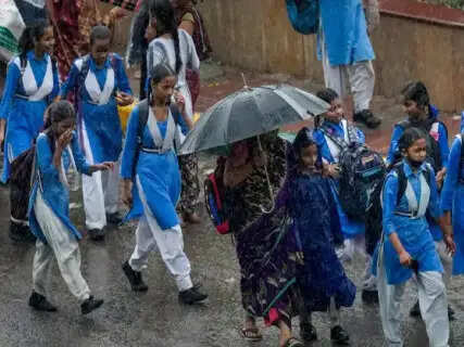 Heavy Rain and Severe Waterlogging Force Complete Closure of All Schools Up to Class 12 in Ghaziabad