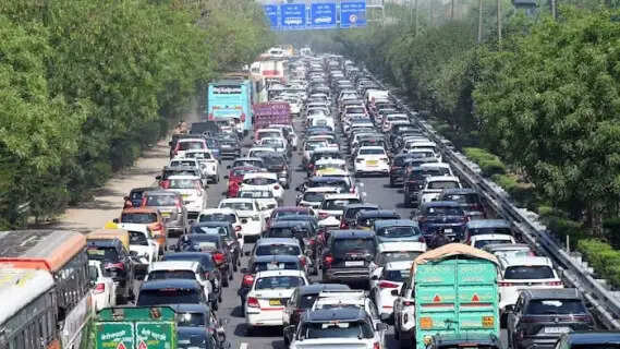 Delhi Traffic Advisory Today: Massive Gridlock Warning in South Delhi for Guruji Ashram Celebration