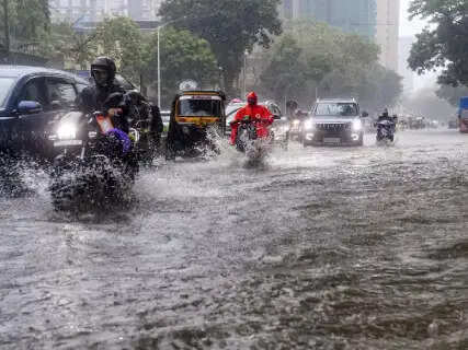 IMD Issues Critical 48-Hour Heavy Rainfall Alert As Bengal-Jharkhand Low-Pressure System Triggers Flash Floods And Lightning Casualties