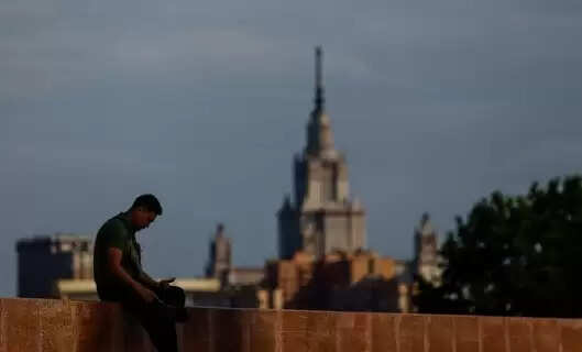 The Kremlin’s Latest Crackdown: Punishing Online Searches and Forcing the Switch from WhatsApp