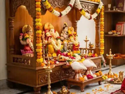 Cosmic Harmony or Vastu Dosha? The Hidden Rules of Placing Two Conch Shells in Your Home Mandir