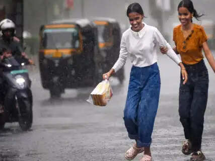 Heavy Rain Alert Issued Across 13 States, Flash Flood Warning in Jharkhand and Yellow Alert for Delhi-NCR