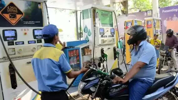 Bhopal Mandates "No Helmet, No Petrol" Rule for Enhanced Road Safety
