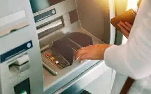 Honesty vs. Temptation: The Strange Story of the 3 Lakh ATM Error in Gujarat