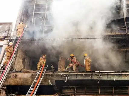 Lucknow fire incident: demolition order was given ten years ago, so who cancelled it in the LDA
