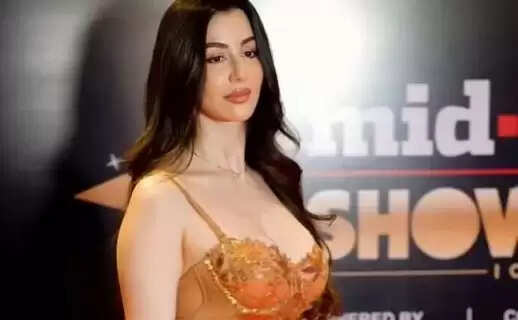 Giorgia Andriani Turns Heads with Daring White Dress, Video Goes Viral