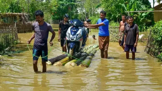 Assam Deluge Crisis: Death Toll Rises to 31 as Severe Floods Grip Over 5.6 Lakh People; IMD Sounds Orange Alert