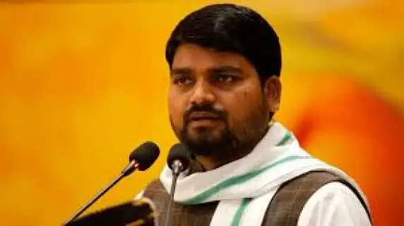 Trouble for AAP : 3 FIRs Filed Against MLA Chaitar Vasava for Allegedly Slapping Fire Victim’s Relative