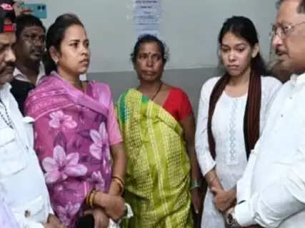End of an Era: CM Vishnu Dev Sai Pays Tribute to Global Pandavani Legend Teejan Bai at AIIMS Raipur