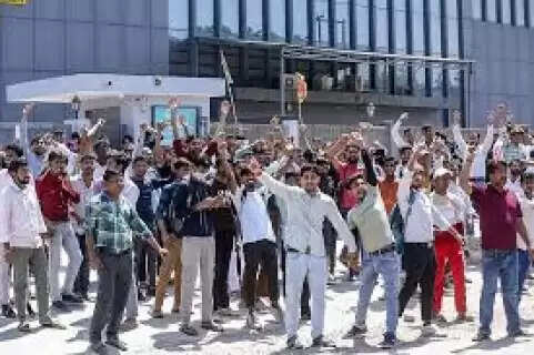 Protest in Rajasthan: Hundreds of Workers Hit the Streets Demanding Massive Salary Hike and Better Benefits