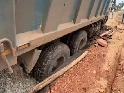 Chhattisgarh Deputy CM Suspends Engineers and Blacklists Contractor After Shocking Kawardha Road Collapse