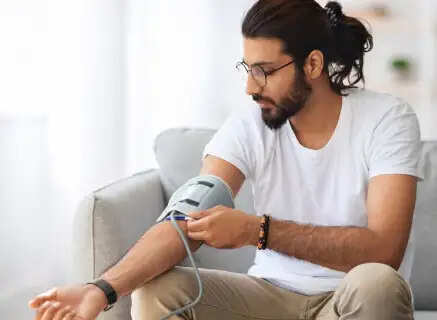 Whether your blood pressure is high or low, what should you do first? The doctor explained.