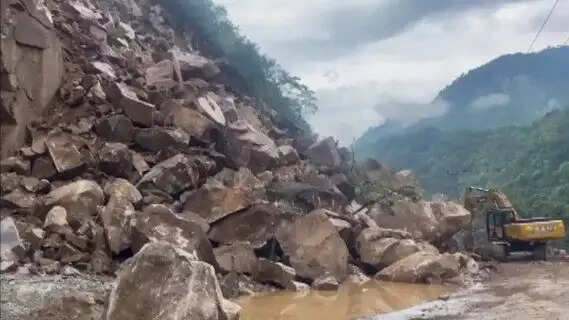 Himalayan Deluge: Torrential Rain and Landslides Paralyze Char Dham Routes; Sonprayag-Munkatiya Corridor Shut Down