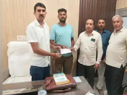 Haryana Farmer Receives Rs 37,500 Aid After Losing Thumb in Traumatic Tractor Accident