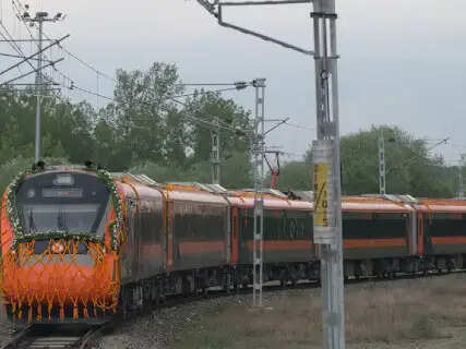 First Special Pilgrimage Train Flags Off from Jaipur! 970 Senior Citizens Embark on Free Journey to Rameshwaram and Madurai