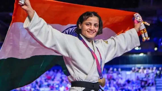 CWG 2026 Medal Tally & Aug 1 Schedule: Neeraj Chopra Wins Silver, India Eyes Gold Rush With 23 Medals