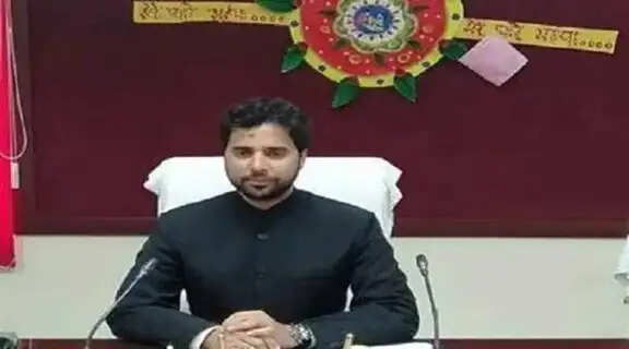 Amethi DM’s Surprise Raid 14 High-Ranking Officers Lose Their Salaries in One Go