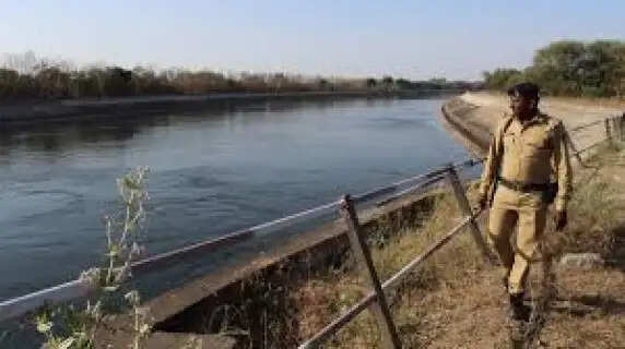 Mass Tragedy in Gujarat: Two Sisters Jump into Narmada Canal with 6 Children, 5 Minors Dead