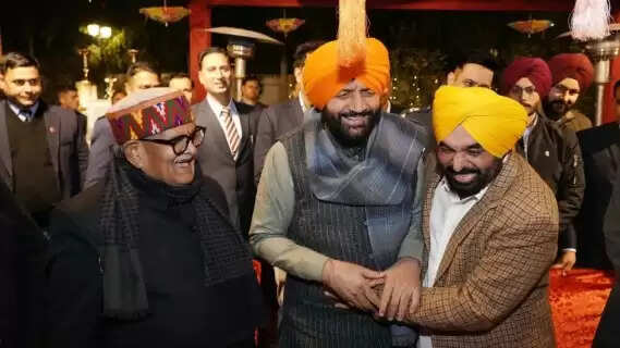 Lohri was celebrated with great pomp at Punjab Lok Bhawan, CM Bhagwant Mann and Haryana CM Nayab Saini were seen together