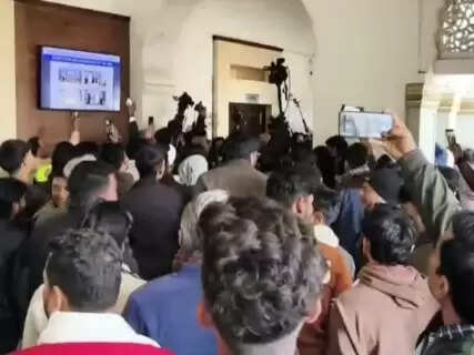 Security Breach At KGMU Lucknow As Organization Members Attempt To Break Office Windows