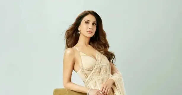 Vaani Kapoor's Blouse Designs: Elevating the Festive Lehenga Game