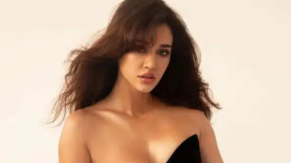 Internet Thermal Warning: Disha Patani Flaunts Toned Beach Body in Latest Viral Bikini Post