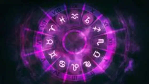 Strategic Horizon: Venus Steps into Royal Leo as the Aquarius Moon Cultivates Long-Term Ambition
