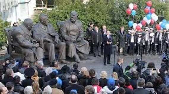 Geopolitical Crisis Deepens as Russian Naval Vessels Approach Venezuelan Waters