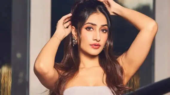Dhanashree Verma and Akshara Singh Set the Internet Ablaze with High-Energy ‘Chhamma-Chhamma’ Dance Reel