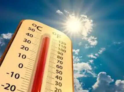 Uttar Pradesh Scorches as Temperatures Soar Past 43°C Heatwave Alert for Prayagraj, Agra, and Varanasi