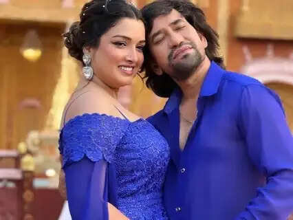 39-Year-Old Amrapali Dubey Drops Shocking Confession: Wants to Become a Mother Without Marriage?