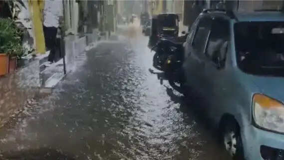 Mumbai Rain Alert: IMD Issues Yellow Warning as Heavy Monsoon Showers Trigger Severe Waterlogging