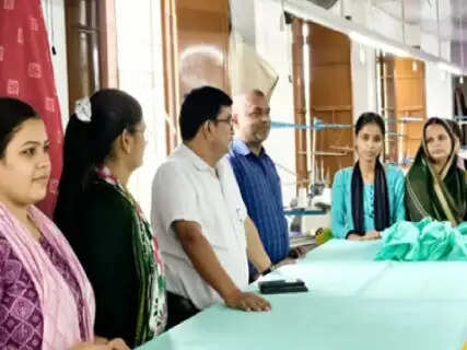 Jeevika Didis to Stitch School Uniforms for Middle School Students After Successful Anganwadi Project