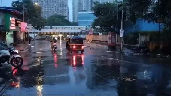 Mumbai Weather Red Alert: Torrential Rains Flood City, BMC’s Strict Advisory for August 16-19, 2025