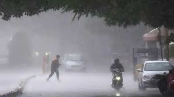 Bihar Weather : Orange Alert Issued Thunderstorms, Hailstorms, and Heavy Rain to Lash 12+ Districts Today