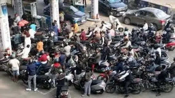 Panic at the Pumps: Why Punjab is Seeing Massive Petrol Crowds Amid Middle East War Fears