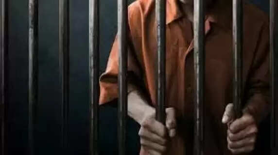 Caught in the Act Barabanki Sub-Inspector Arrested for Taking Bribe