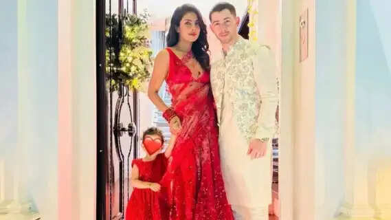 Global Star, Desi Mamma: Priyanka Chopra Teaches Durga Mantra to Daughter Malti, Lands in Hyderabad for 'Varanasi'