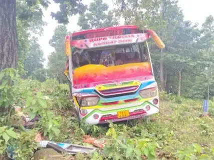 A bus filled with wedding guests had an accident in Pakur, injured more than 50