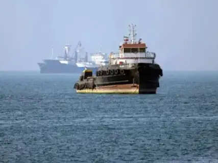 Hormuz Shipping Traffic Rises and Oil Prices Hold Steady at $90 Amid Ongoing Middle East Conflict