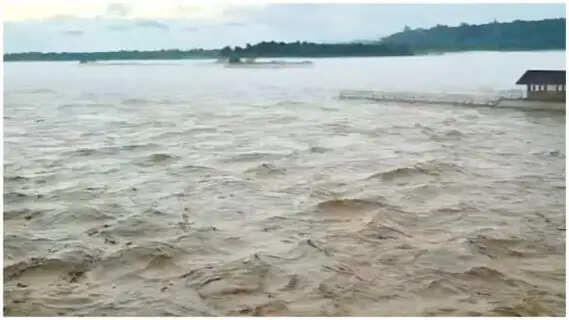 Haridwar Dangerously Close to Flood Disaster as Ganga's Water Levels Breach Warning Marks at Bhimgoda Barrage!