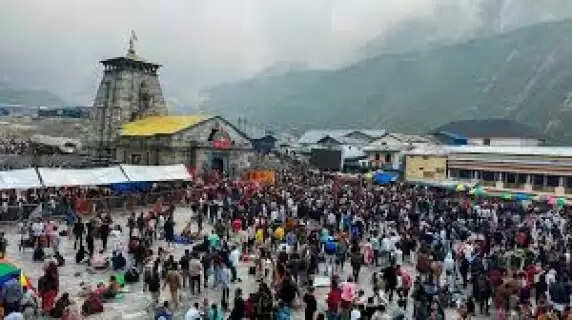 Char Dham Yatra 2026 : CDS Gen Anil Chauhan Visits Badrinath to Review Security & Readiness