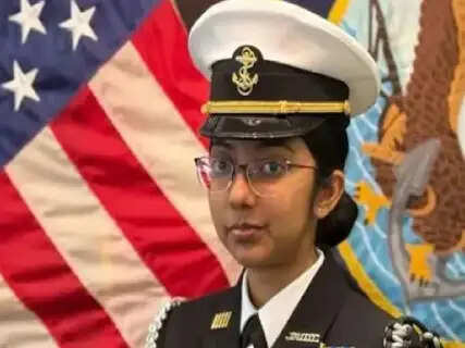 Making India Proud! How 17-Year-Old Indian-American Riddhi Chauhan Became Commander of 300 US Navy Cadets