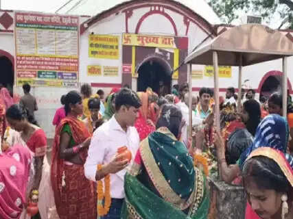 Thousands of Shiva Devotees Perform Jalabhishek on Second Sunday of Sawan