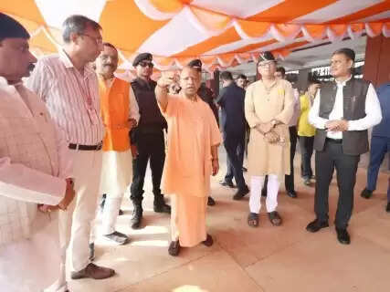 CM Yogi Adityanath Reviews Varanasi Preparations Ahead of PM Modi's Visit