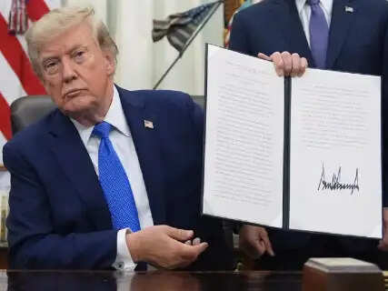 US President Reimposes Strict Ban on Birthright Citizenship Through New Executive Orders