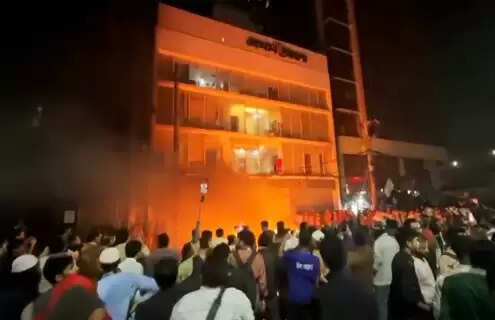 Bangladesh Unrest Intensifies as Angry Mobs Target Media Offices Following Death of Student Leader