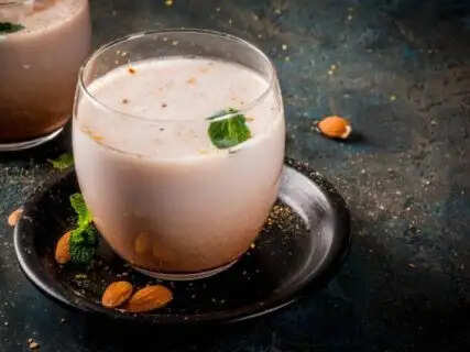 Cold Shahi Indori milk with saffron and cardamom, do try it once, write down the recipe